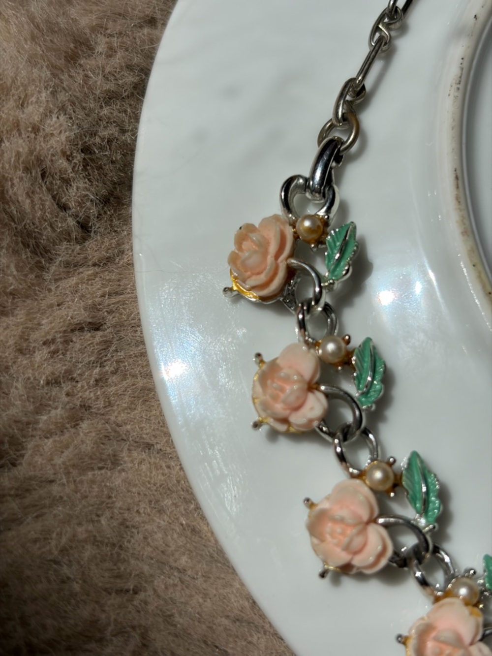 Pink Celluloid Roses With Green Leaves And Small Faux Pearls Necklace - Picture 4 of 12